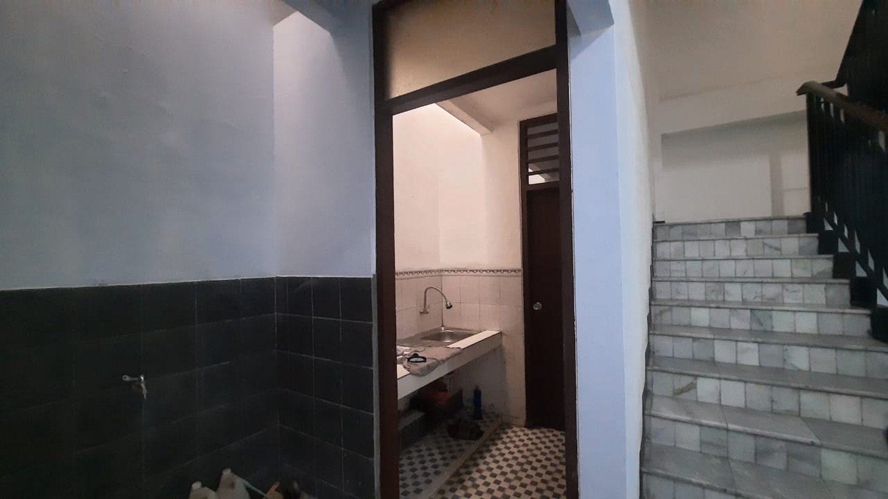 Di Jual Rumah Usaha 3 Lantai di Kebayoran, Jakarta Selatan