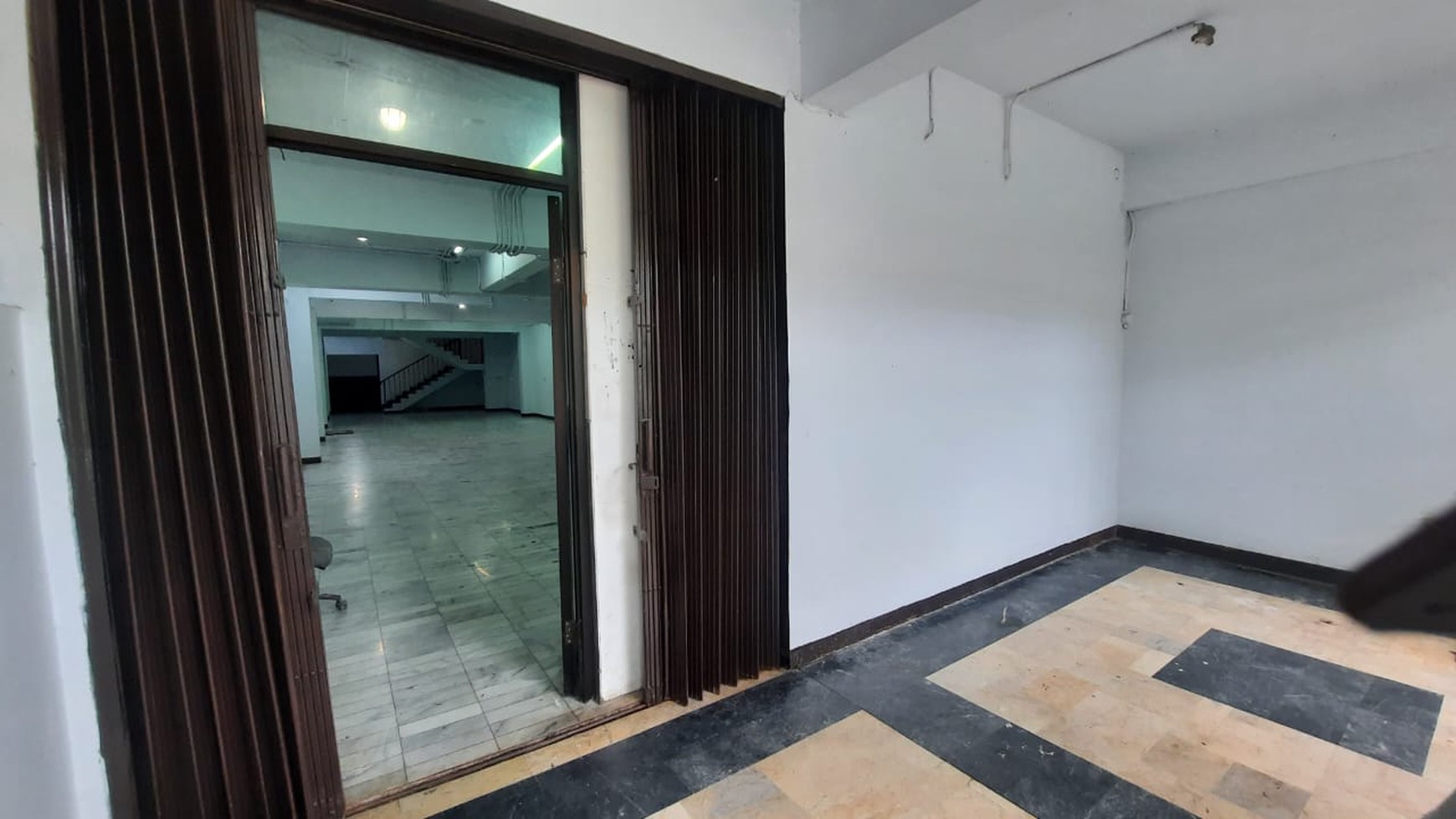 Di Jual Rumah Usaha 3 Lantai di Kebayoran, Jakarta Selatan