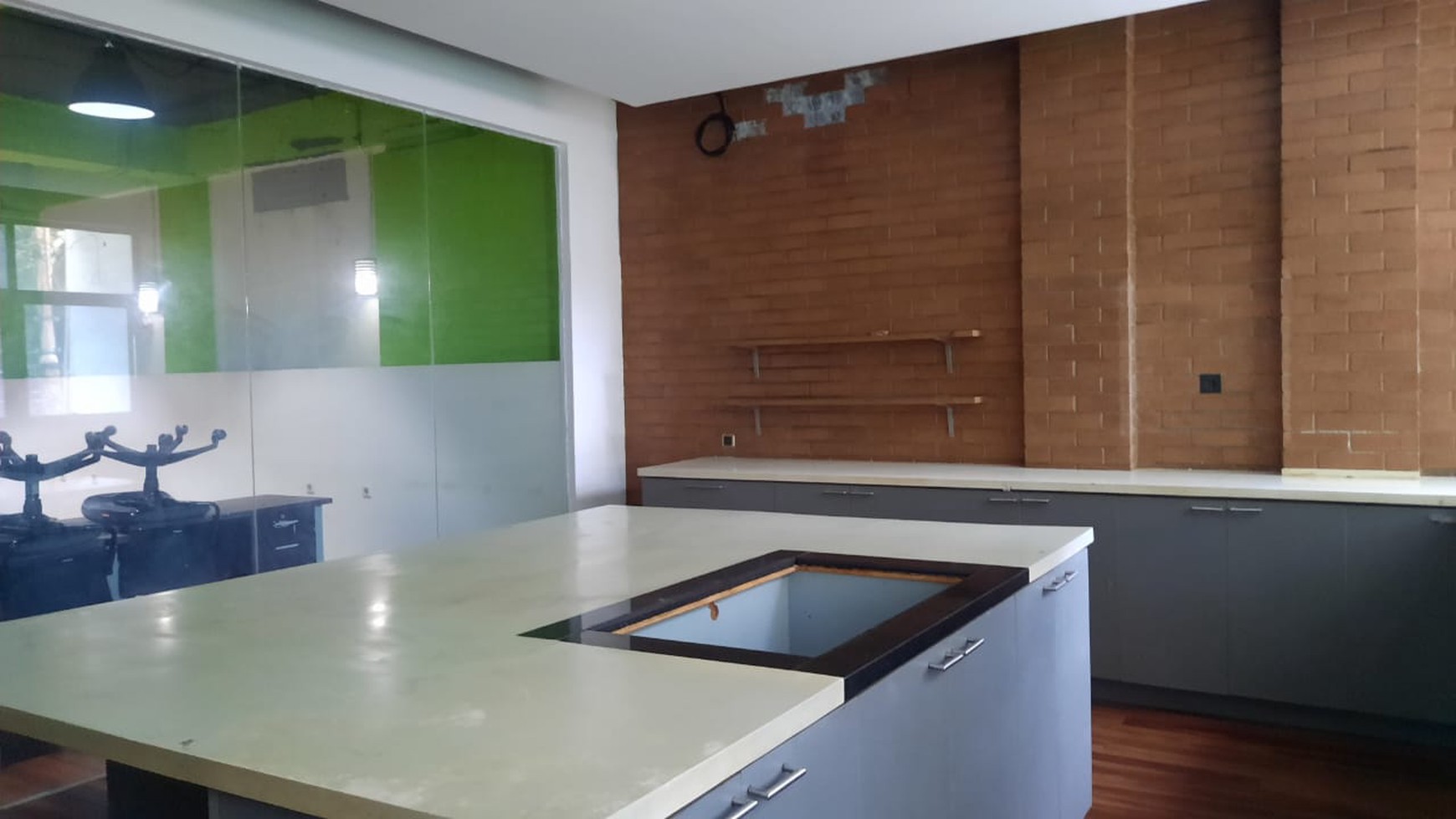 Di Jual Rumah Usaha 3 Lantai di Kebayoran, Jakarta Selatan