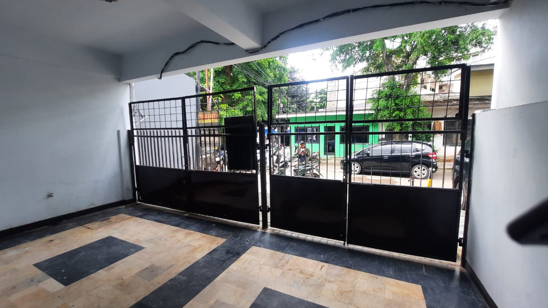 Di Jual Rumah Usaha 3 Lantai di Kebayoran, Jakarta Selatan