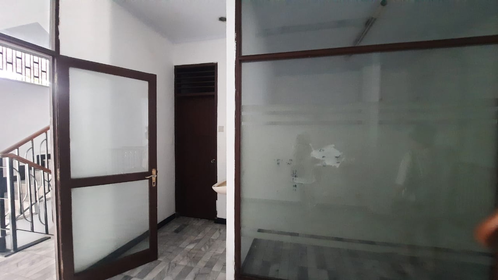 Di Jual Rumah Usaha 3 Lantai di Kebayoran, Jakarta Selatan