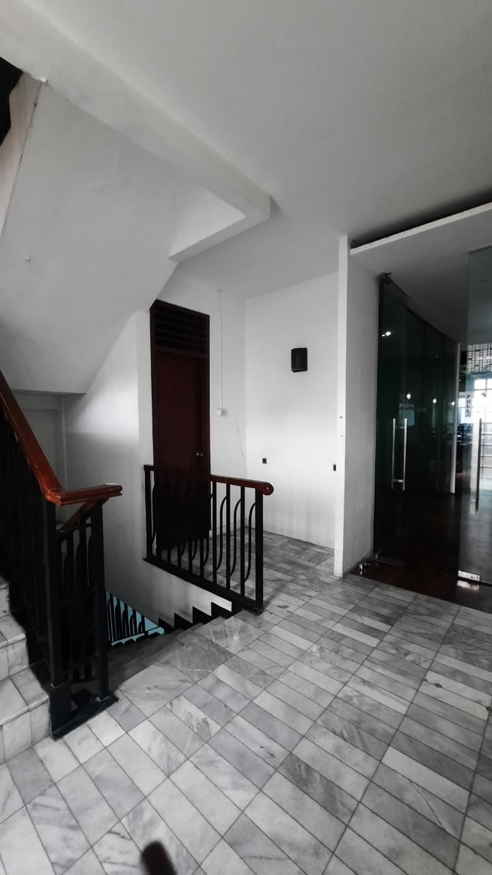 Di Jual Rumah Usaha 3 Lantai di Kebayoran, Jakarta Selatan