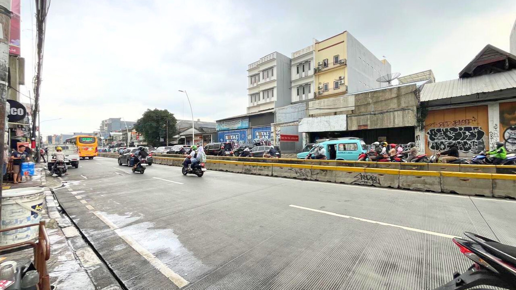 Ruko Lokasi Berada di Pusat Bisnis Di Jatinegara