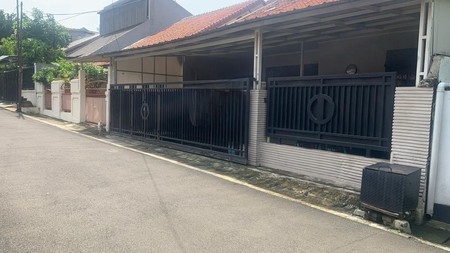 Rumah rapih, bangunan kokoh siap huni di Pondok Aren