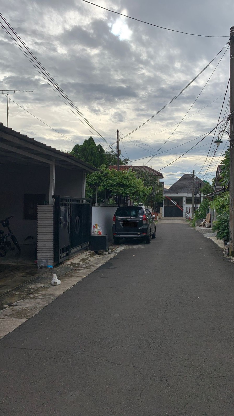 Rumah rapih, bangunan kokoh siap huni di Pondok Aren