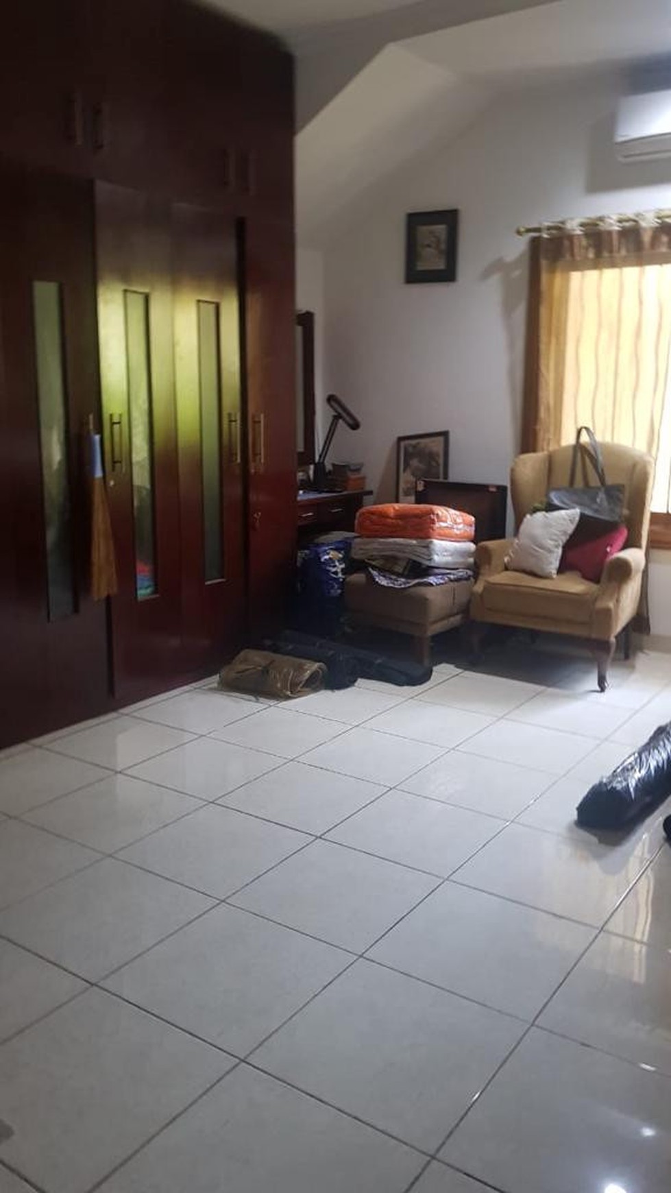 Rumah Tinggal Plus Kos-kosan 2,5 Lantai di Benhil