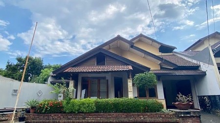 Rumah bangunan kokoh, dalam komplek di Depok