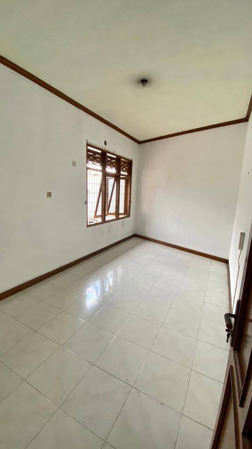 Rumah bangunan kokoh, dalam komplek di Depok