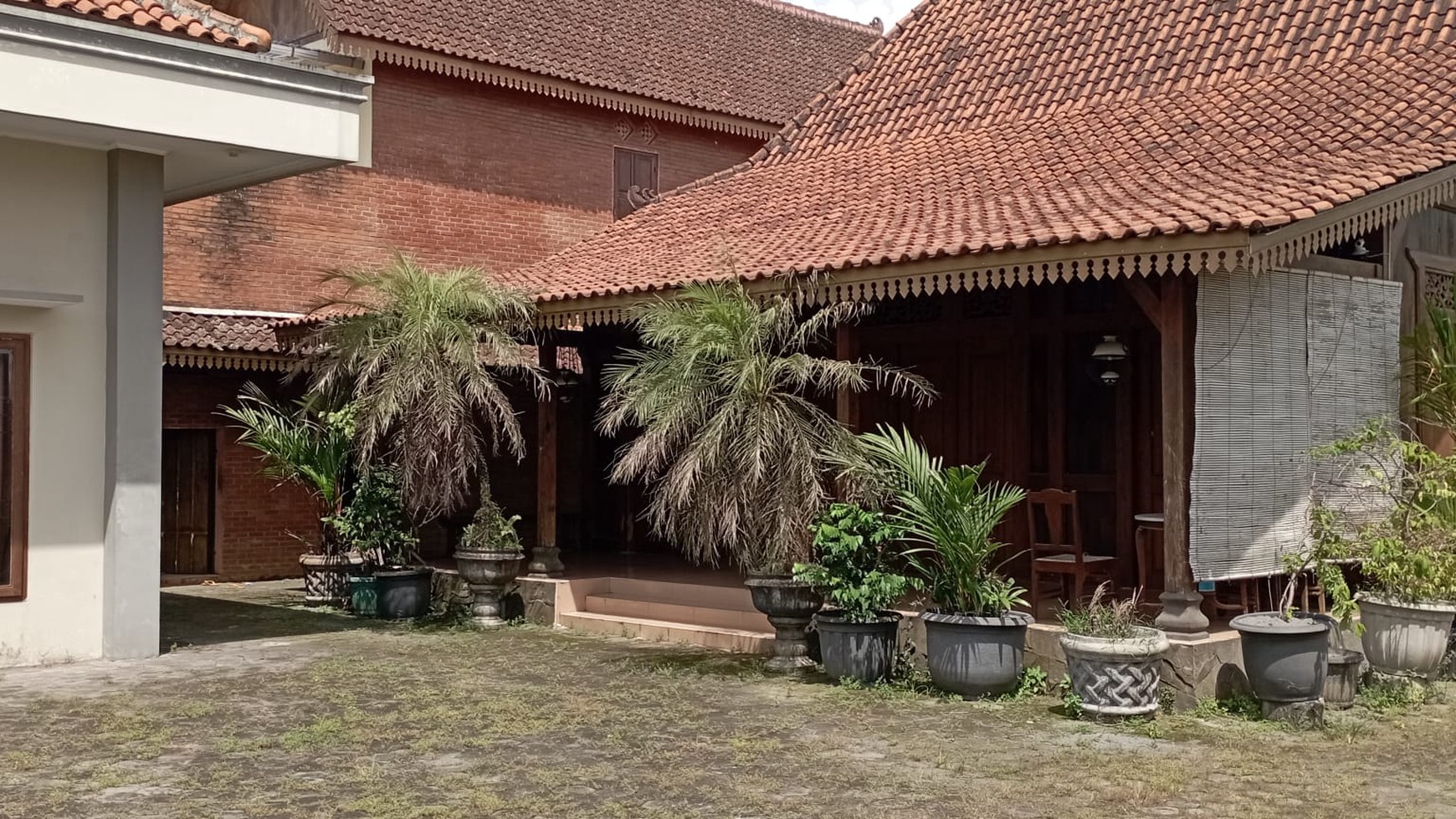 RUMAH LIMASAN 9 KAMAR SEMI FURNISH DI JL NOGOTIRTO, GAMPING, SLEMAN