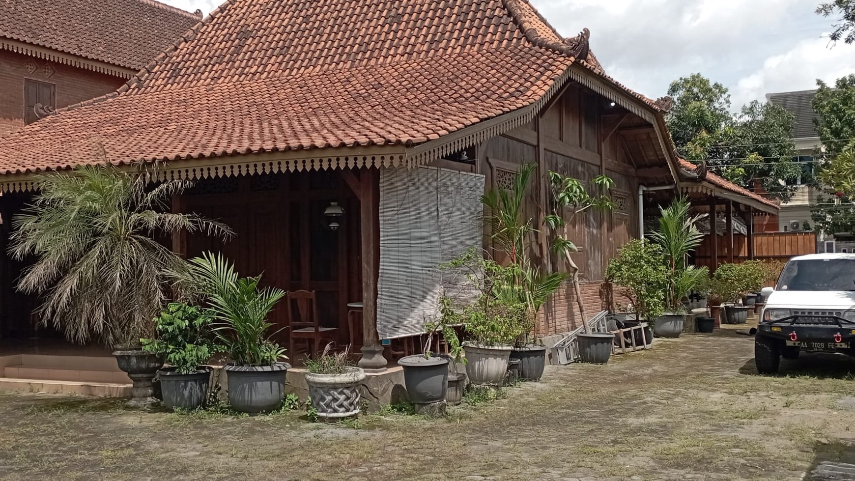 RUMAH LIMASAN 9 KAMAR SEMI FURNISH DI JL NOGOTIRTO, GAMPING, SLEMAN