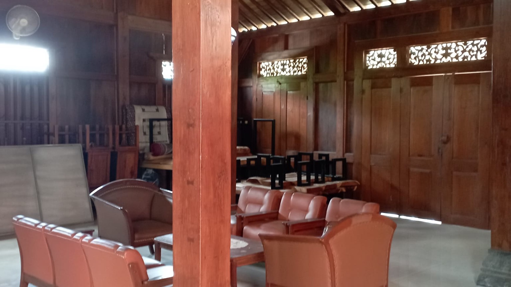 RUMAH LIMASAN 9 KAMAR SEMI FURNISH DI JL NOGOTIRTO, GAMPING, SLEMAN
