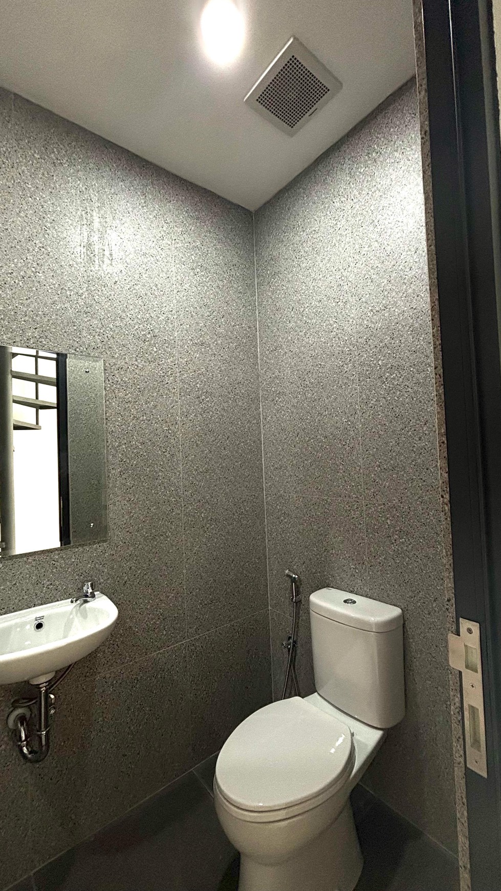 Ruko 7 Unit di Sewakan diCBD - North Square District Kota Wisata 