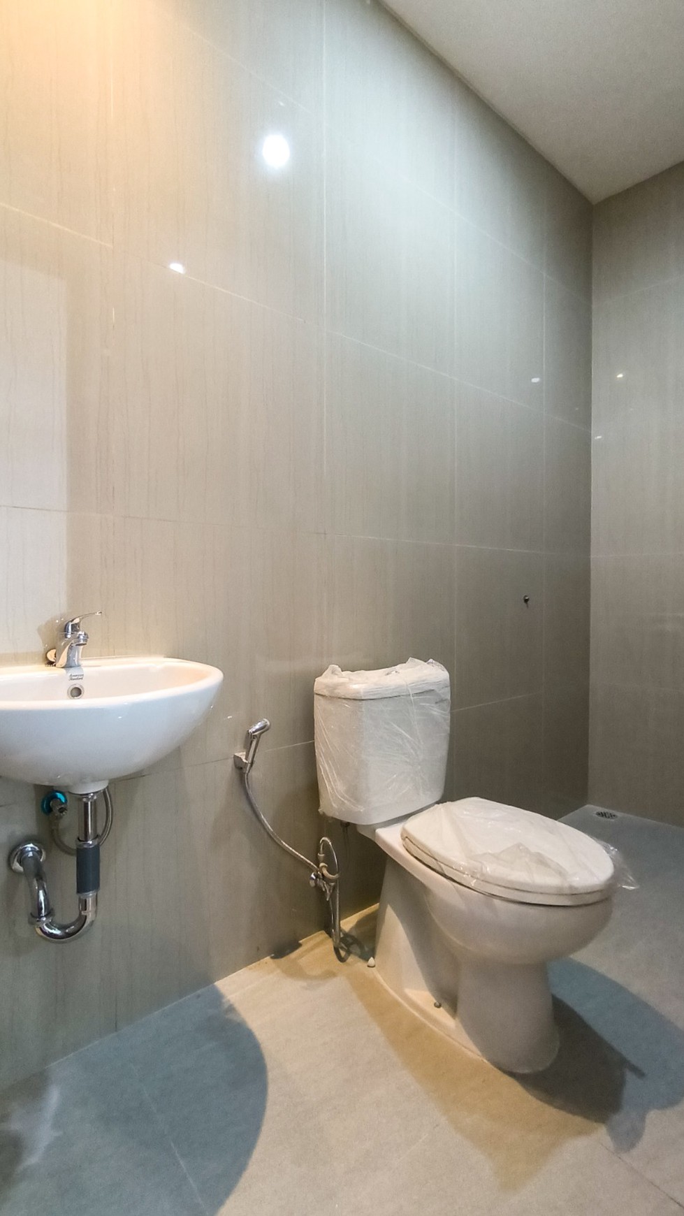 Rumah 2 lantai,lokasi oke,dalam cluster di Bintaro Jaya 9