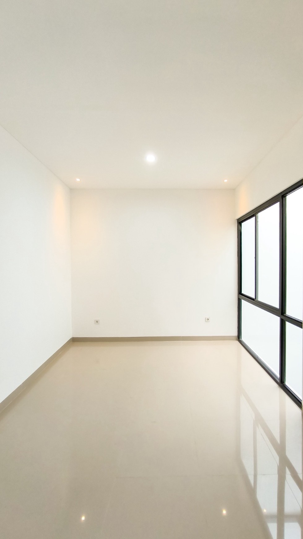 Rumah 2 lantai,lokasi oke,dalam cluster di Bintaro Jaya 9