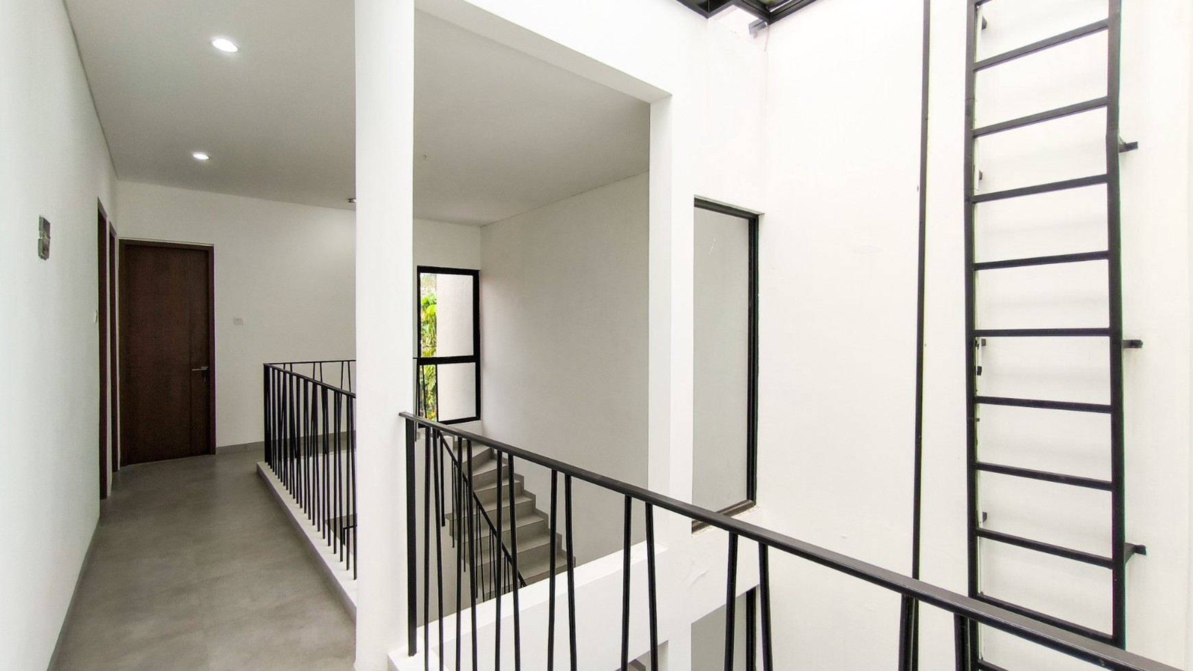 Rumah 2 lantai,lokasi oke,dalam cluster di Bintaro Jaya 9