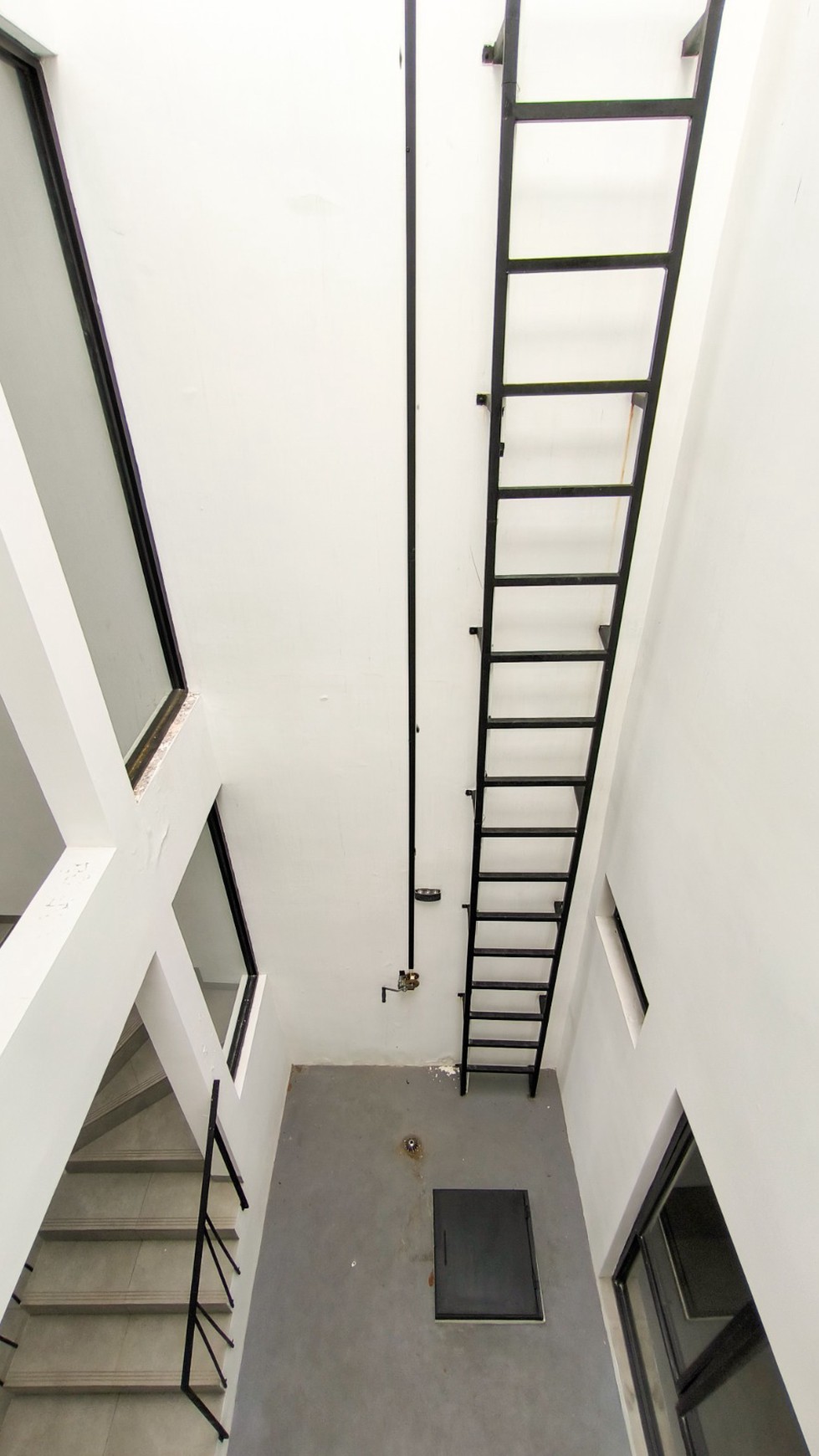 Rumah 2 lantai,lokasi oke,dalam cluster di Bintaro Jaya 9