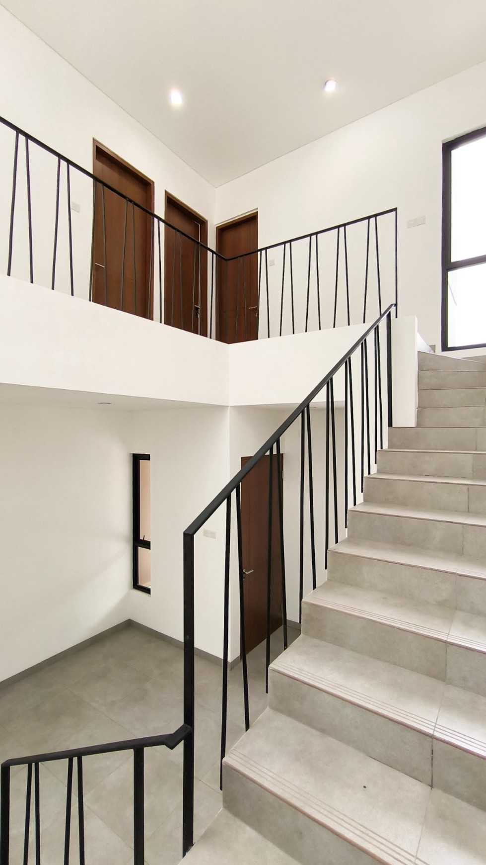 Rumah 2 lantai,lokasi oke,dalam cluster di Bintaro Jaya 9