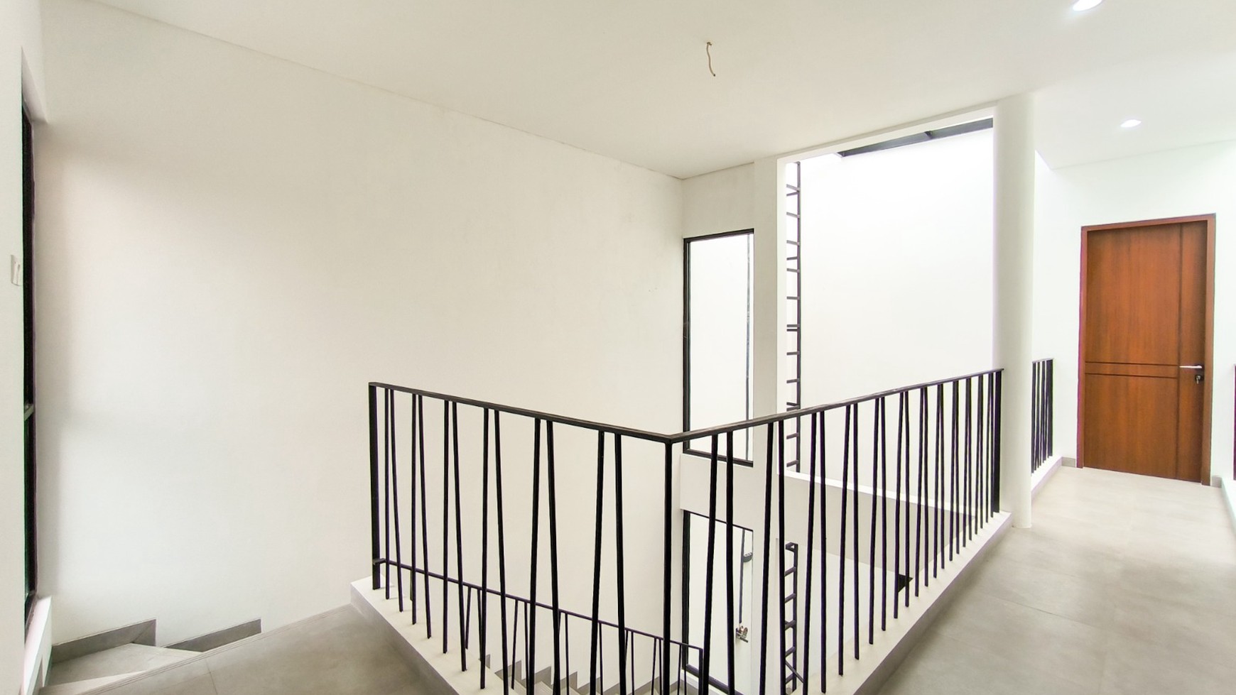 Rumah 2 lantai,lokasi oke,dalam cluster di Bintaro Jaya 9