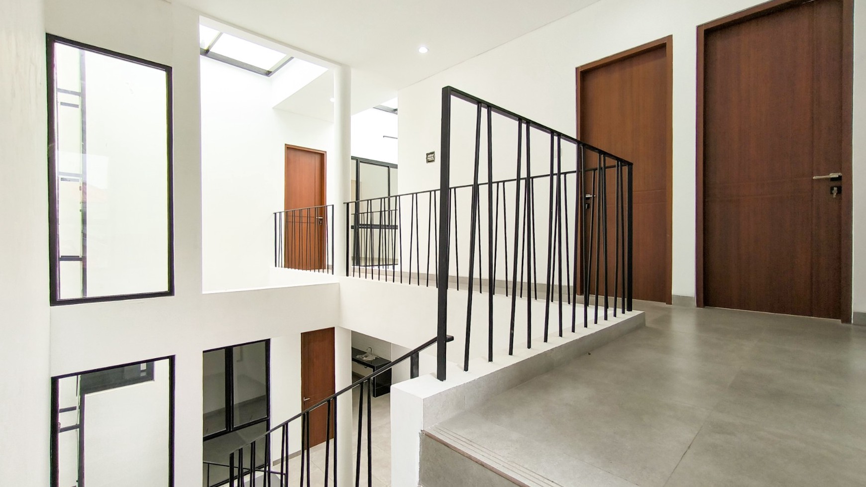 Rumah 2 lantai,lokasi oke,dalam cluster di Bintaro Jaya 9