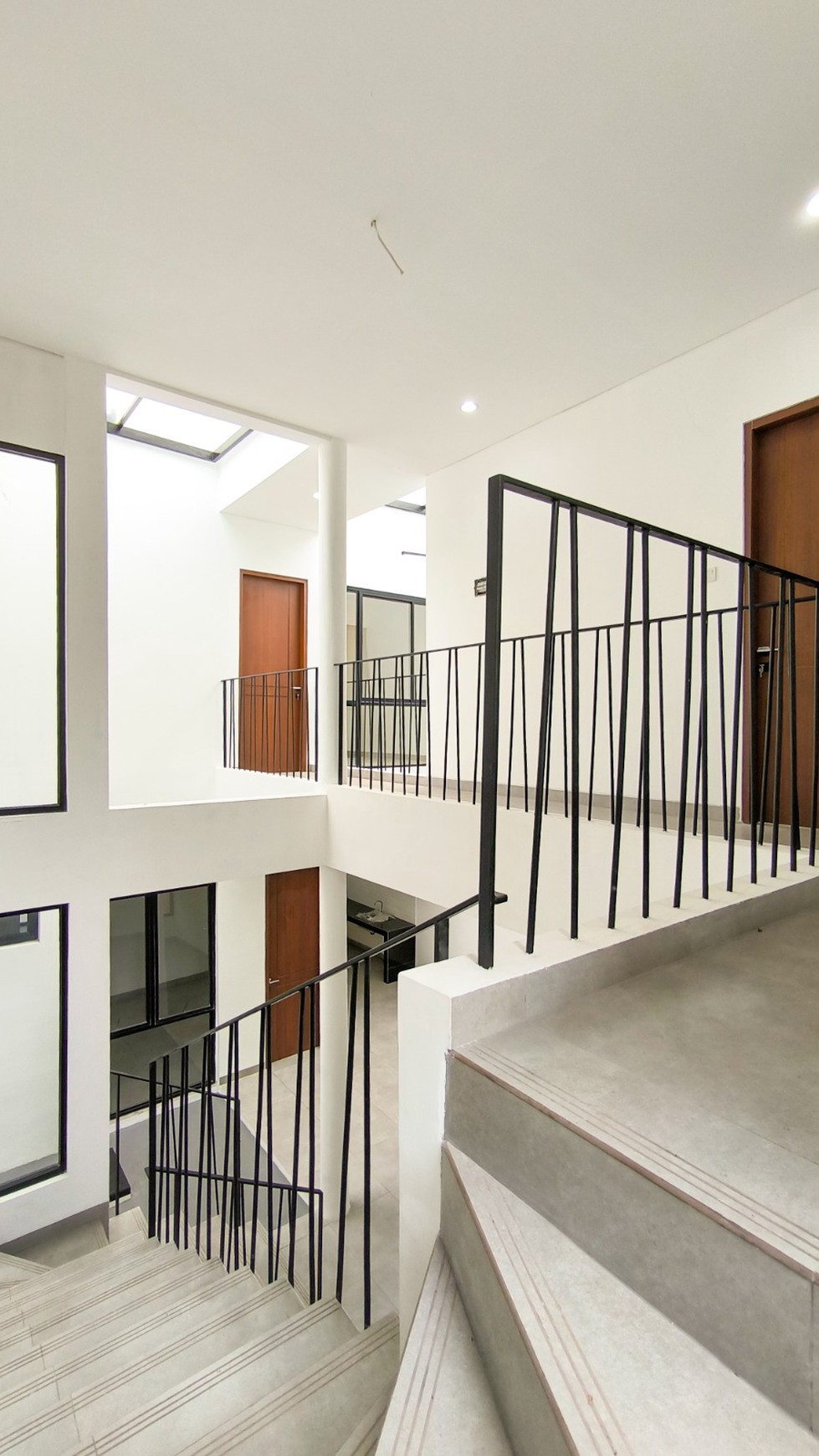 Rumah 2 lantai,lokasi oke,dalam cluster di Bintaro Jaya 9