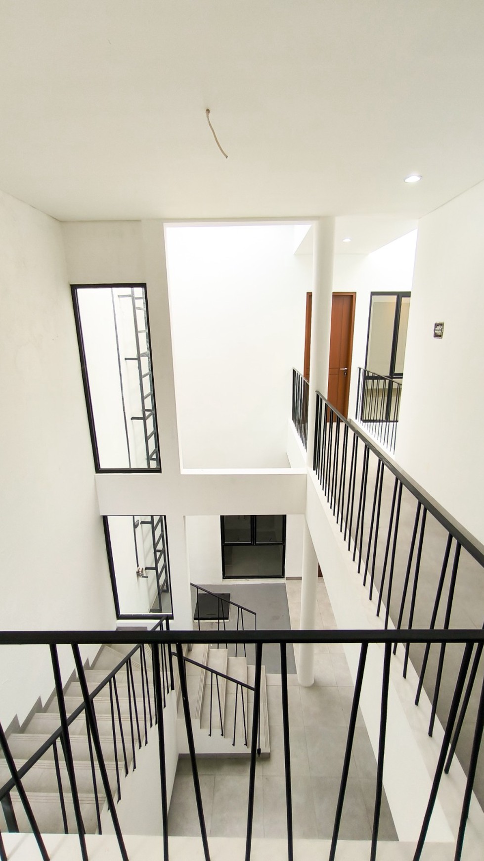 Rumah 2 lantai,lokasi oke,dalam cluster di Bintaro Jaya 9