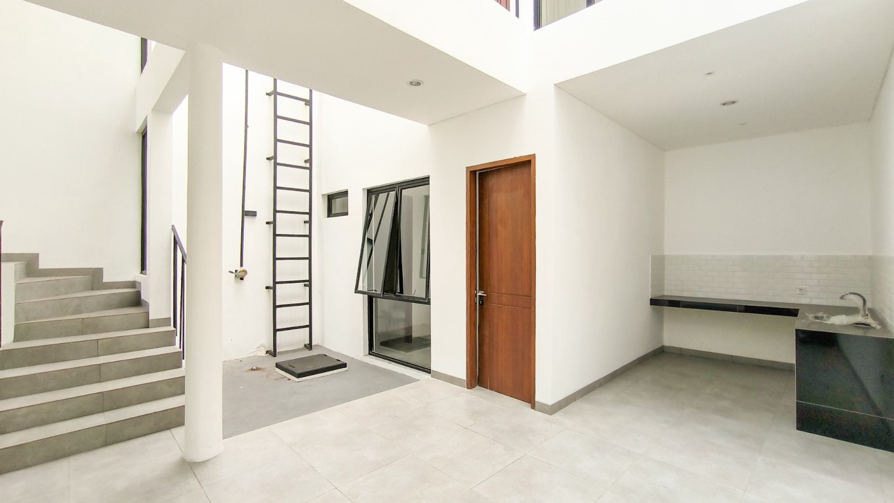 Rumah 2 lantai,lokasi oke,dalam cluster di Bintaro Jaya 9