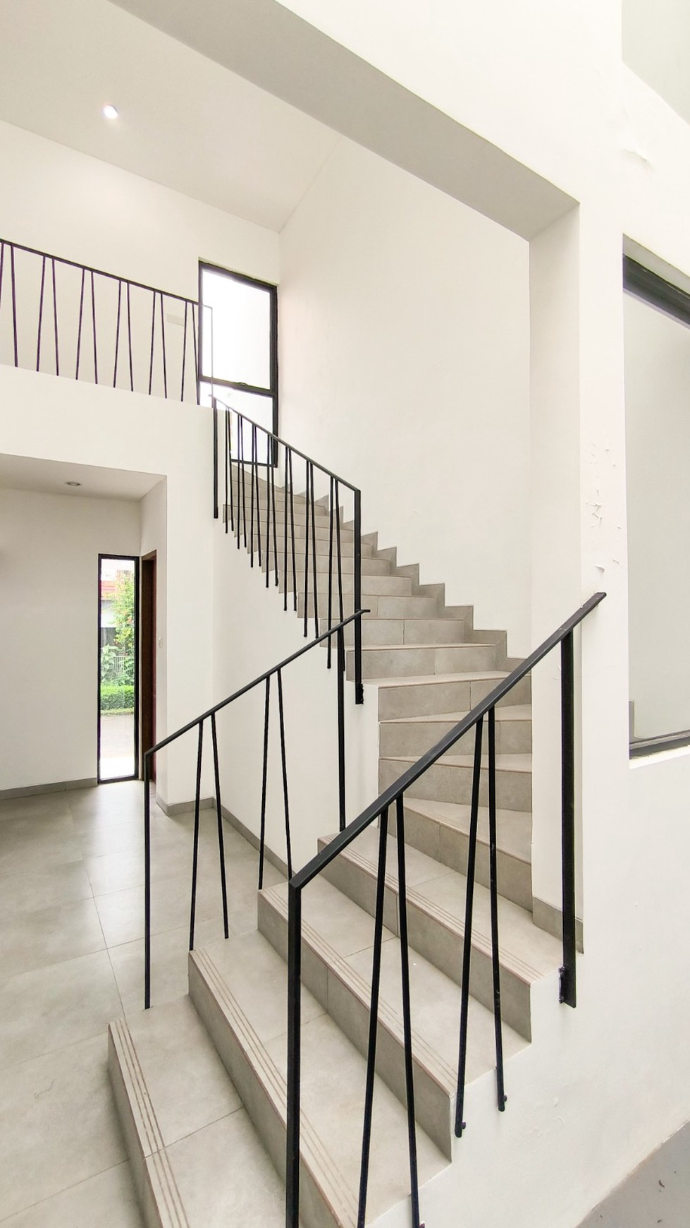 Rumah 2 lantai,lokasi oke,dalam cluster di Bintaro Jaya 9