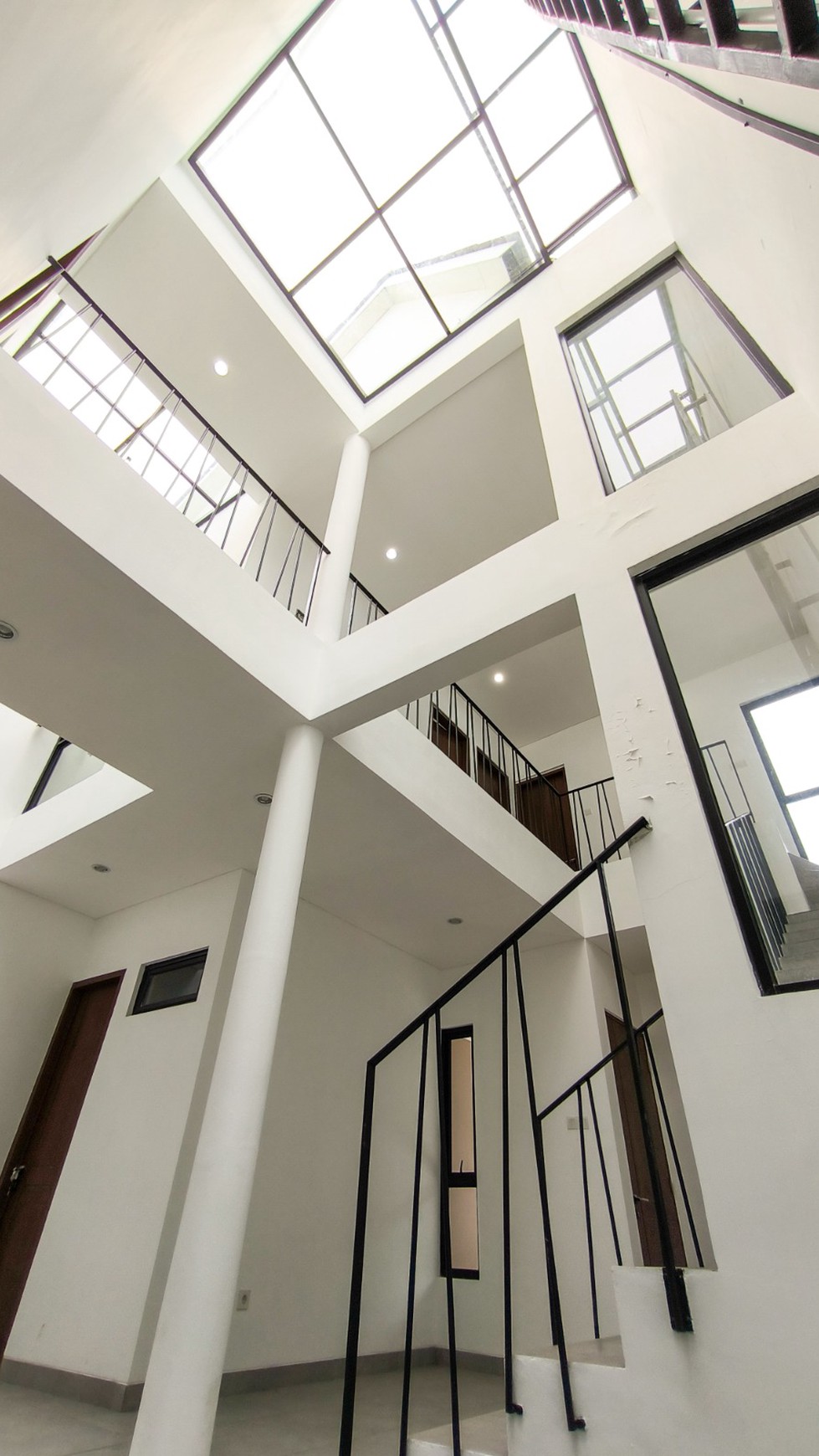 Rumah 2 lantai,lokasi oke,dalam cluster di Bintaro Jaya 9