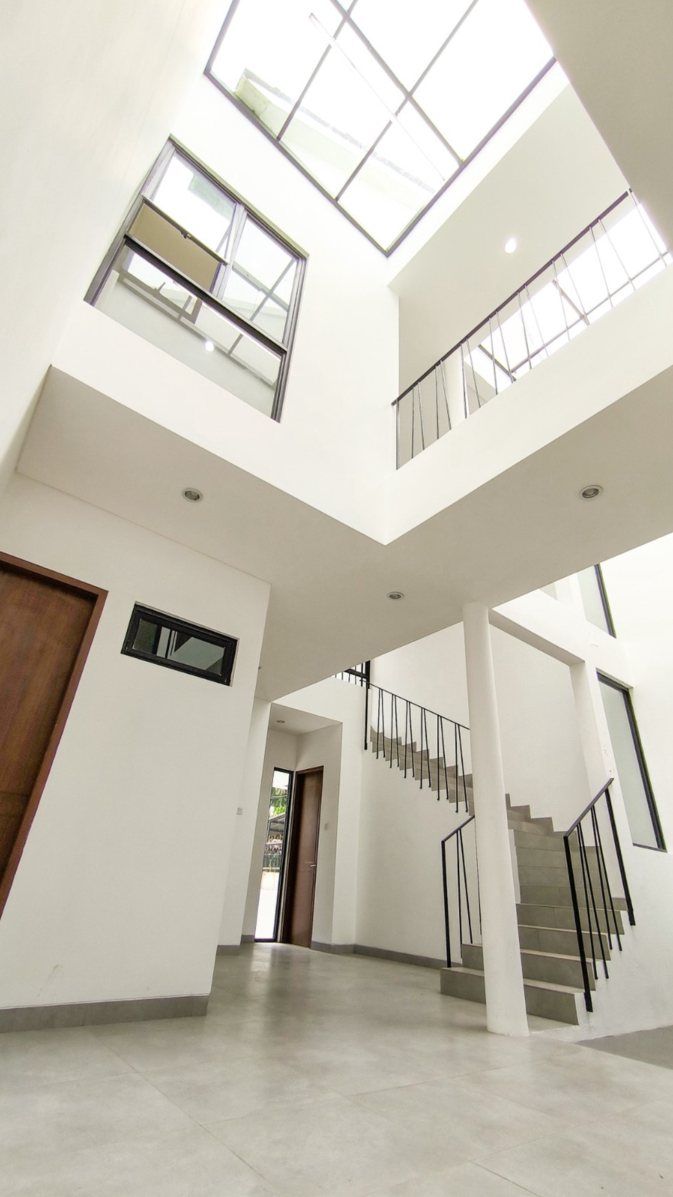 Rumah 2 lantai,lokasi oke,dalam cluster di Bintaro Jaya 9