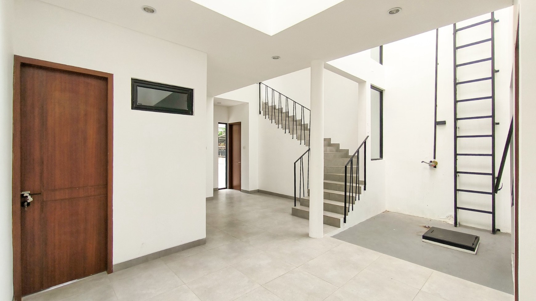 Rumah 2 lantai,lokasi oke,dalam cluster di Bintaro Jaya 9