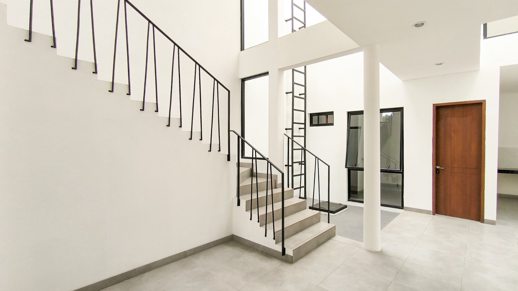 Rumah 2 lantai,lokasi oke,dalam cluster di Bintaro Jaya 9