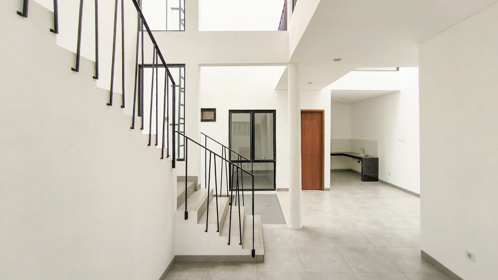 Rumah 2 lantai,lokasi oke,dalam cluster di Bintaro Jaya 9