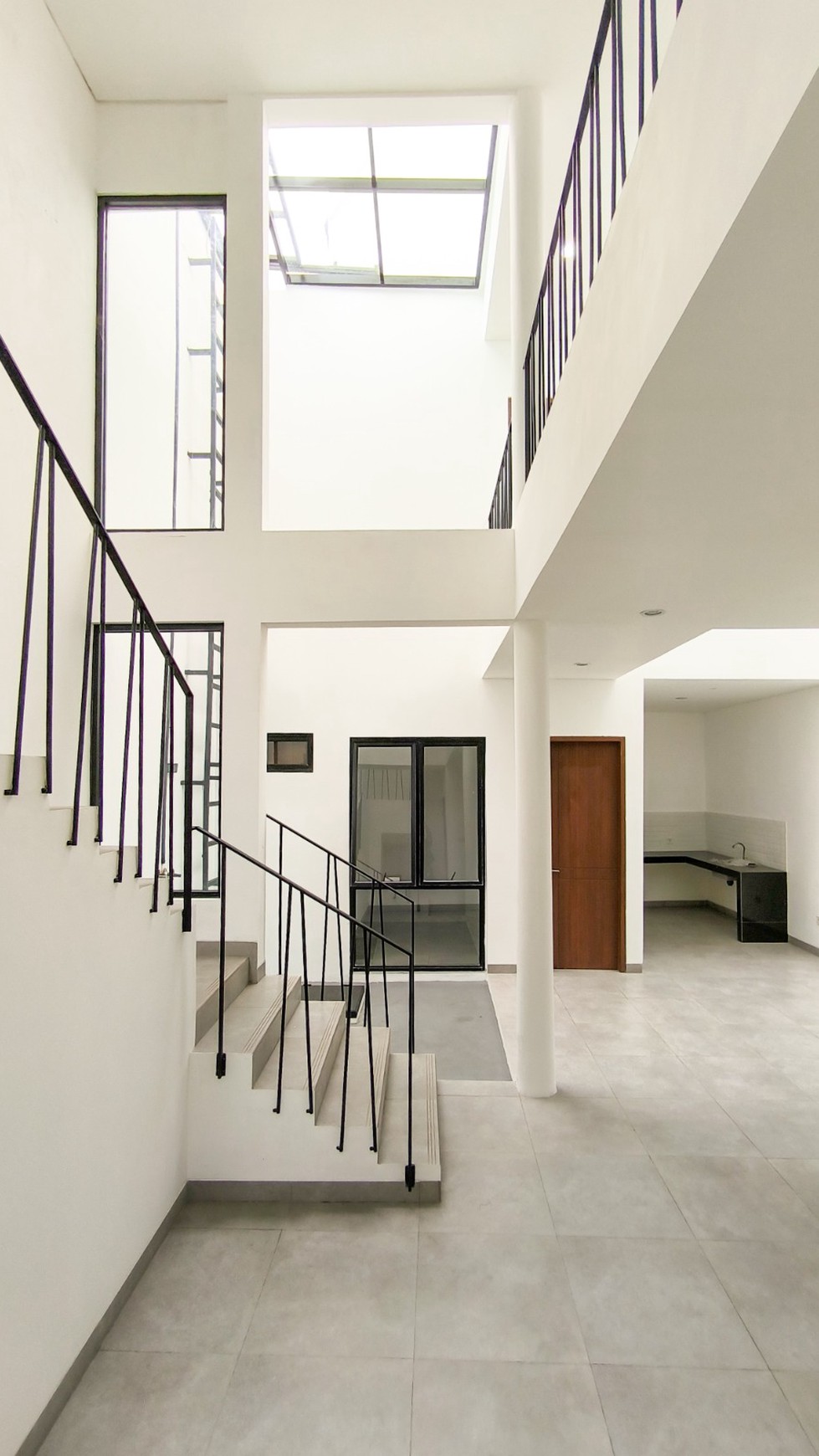 Rumah 2 lantai,lokasi oke,dalam cluster di Bintaro Jaya 9