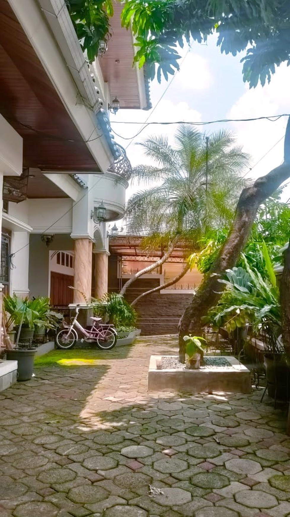 Rumah mewah di perumahan lokasi stategis di Kebayoran Lama