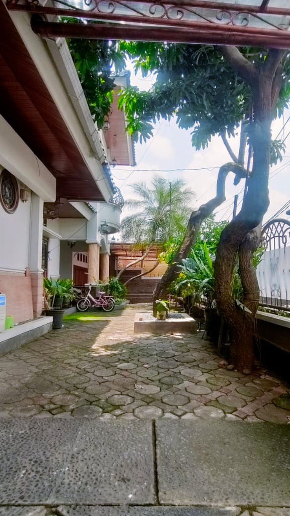Rumah mewah di perumahan lokasi stategis di Kebayoran Lama