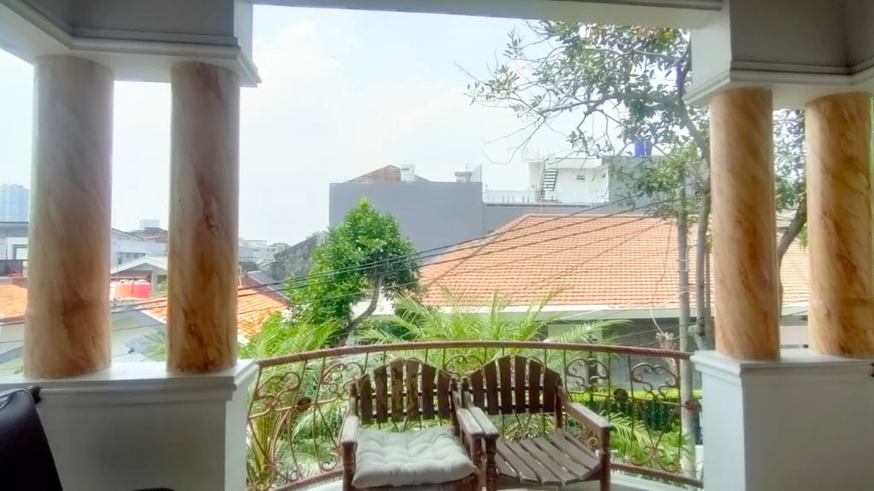 Rumah mewah di perumahan lokasi stategis di Kebayoran Lama