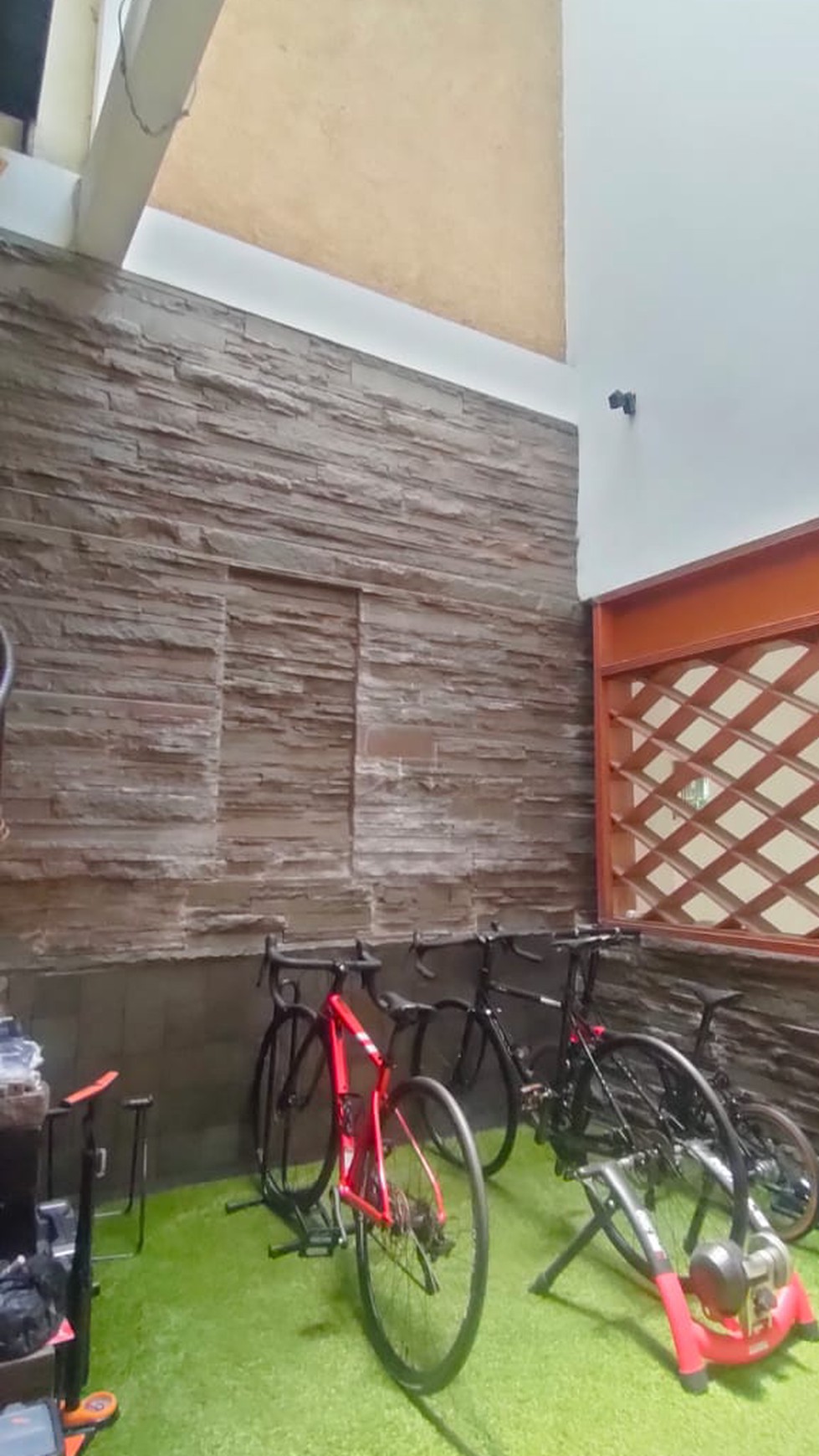 Rumah mewah di perumahan lokasi stategis di Kebayoran Lama