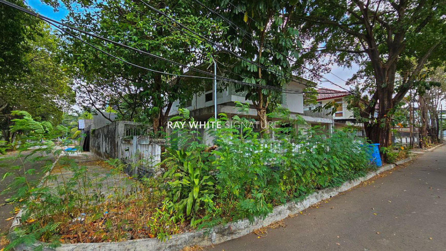 Rumah Tua di Jl Dukuh Patra II Cocok Untuk Hunian