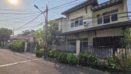 Rumah dan Kos di Jl Merpati Menteng Dalam