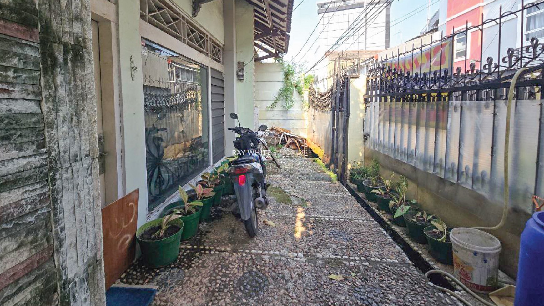 Rumah dan Kos di Jl Merpati Menteng Dalam