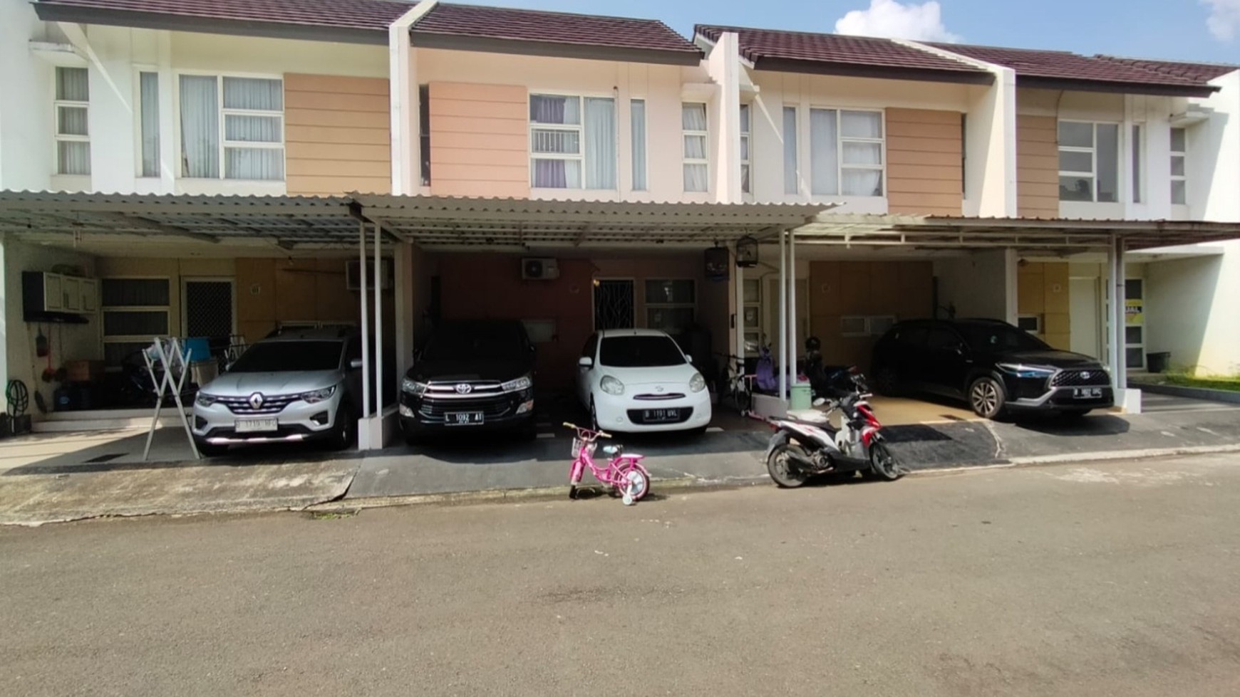 Rumah Dijual di Cluster La Monte Farella Grand Wisata - Dekat Mall Living World!