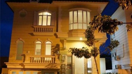 Rumah Bagus Strategis di Paramount gading serpong