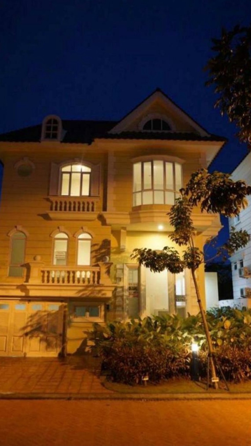 Rumah Bagus Strategis di Paramount gading serpong