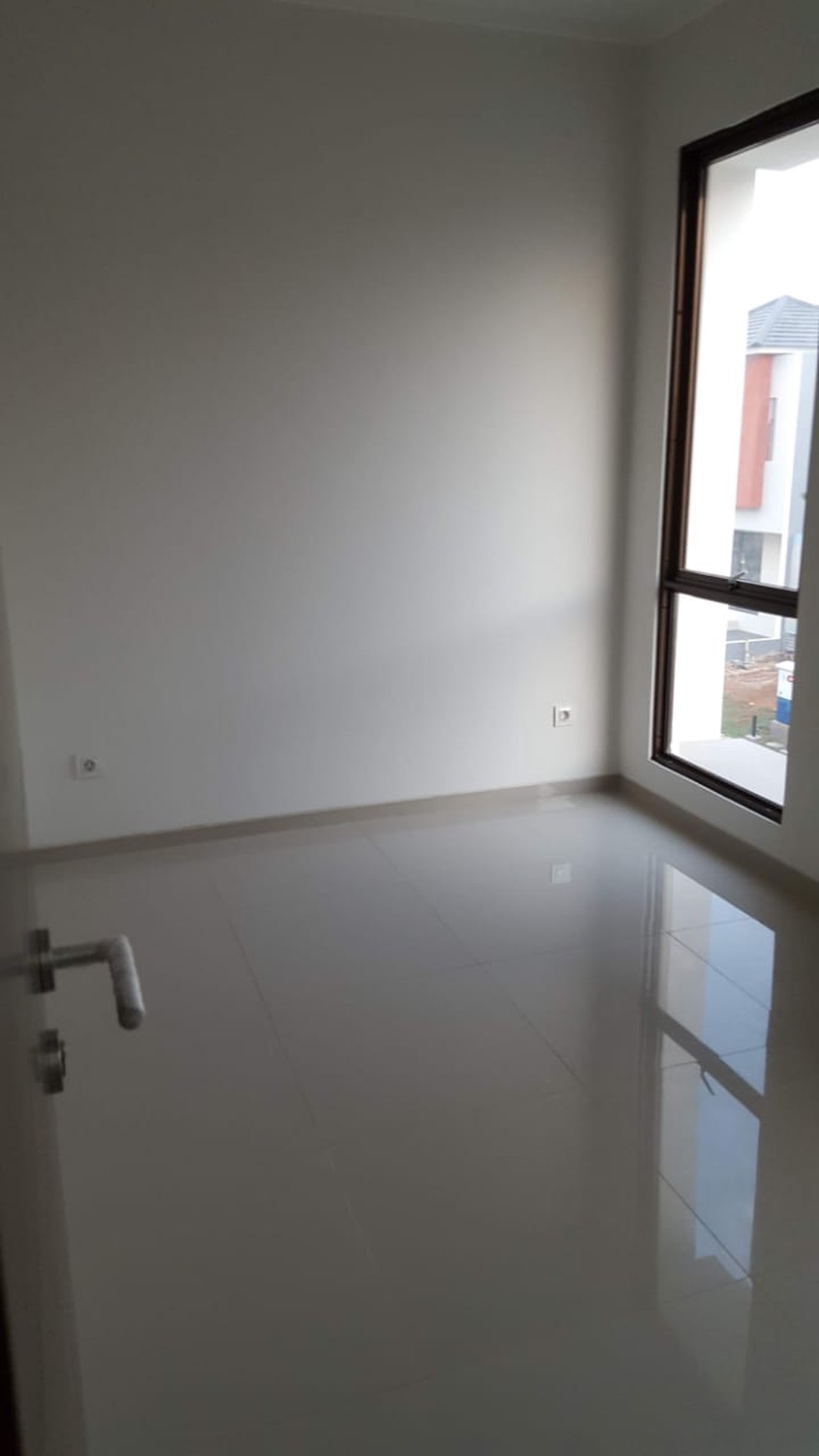 Rumah Minimalis Dalam Cluster di Graha Raya Bintaro