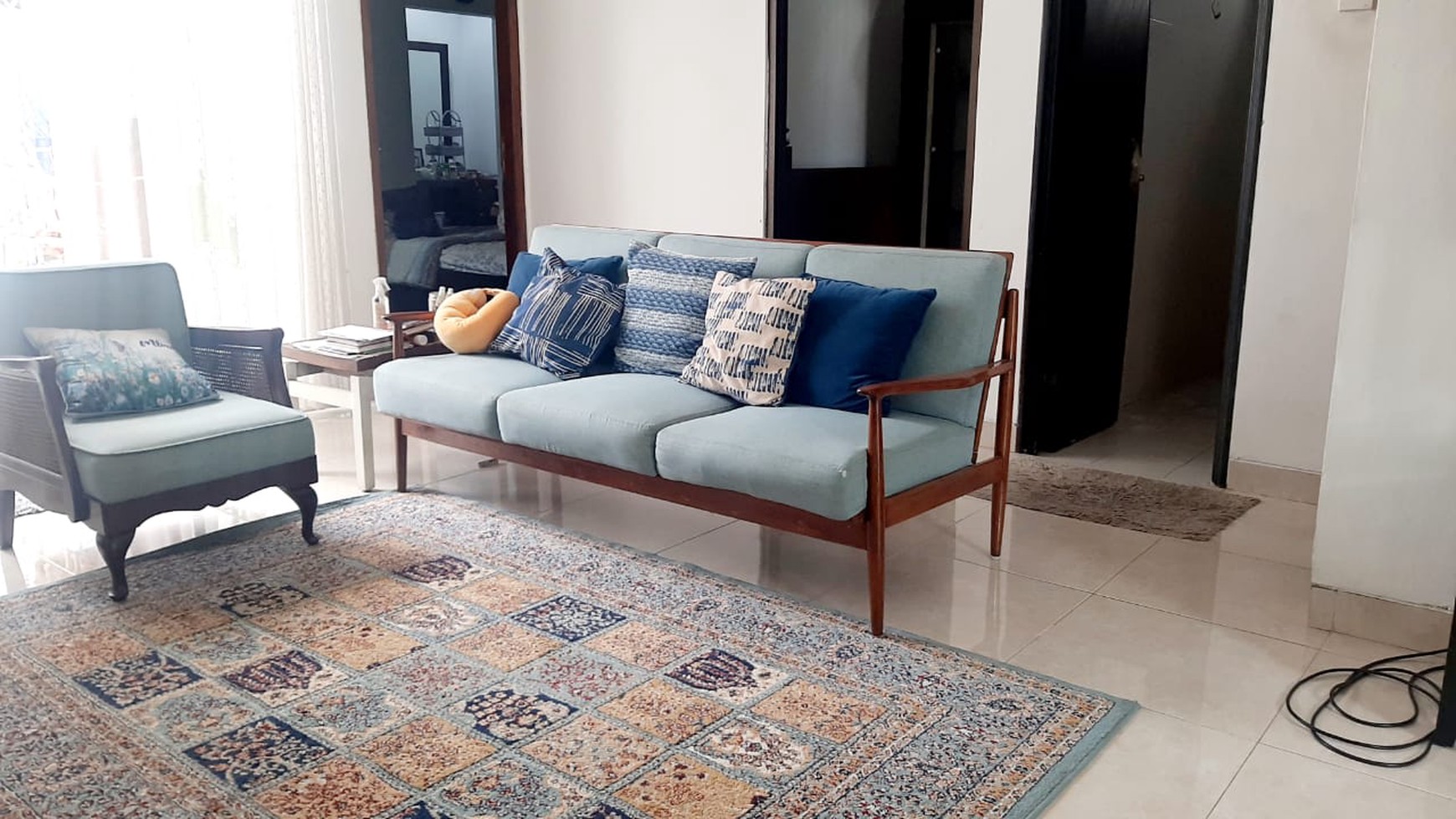 Rumah Hoek Huk di Kencana Loka BSD City dekat Stasiun