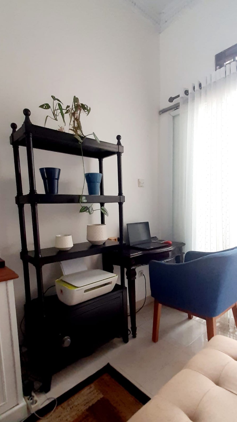 Rumah Hoek Huk di Kencana Loka BSD City dekat Stasiun