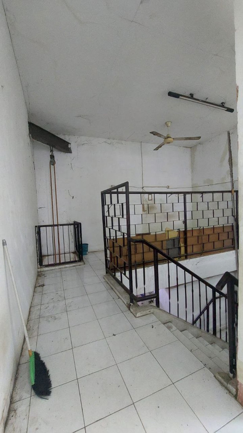 Dijual Ruko Di Jalan Gembong Kompleks Wisma Gemini