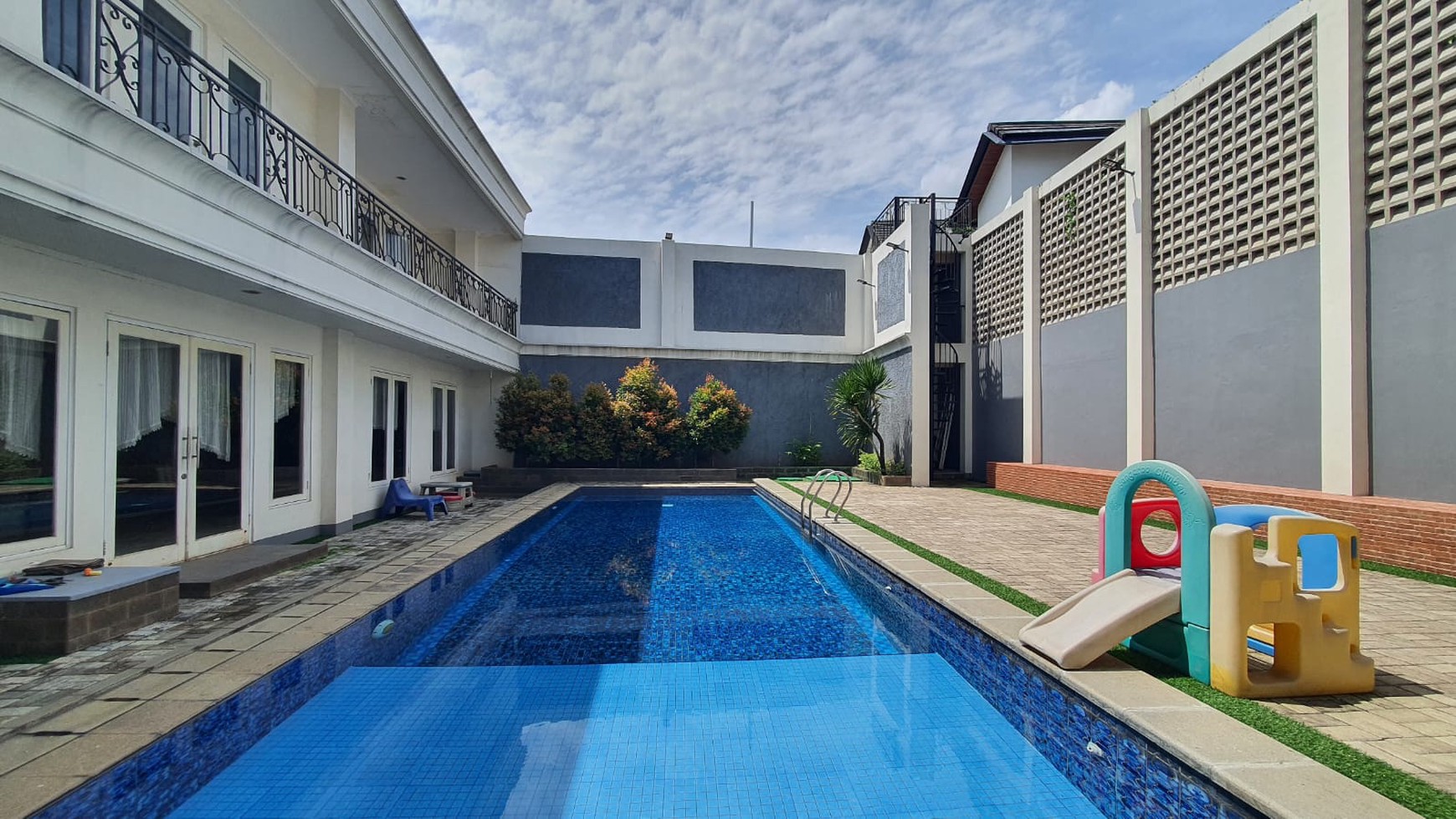 Rumah Hitung Tanah Area Cipete