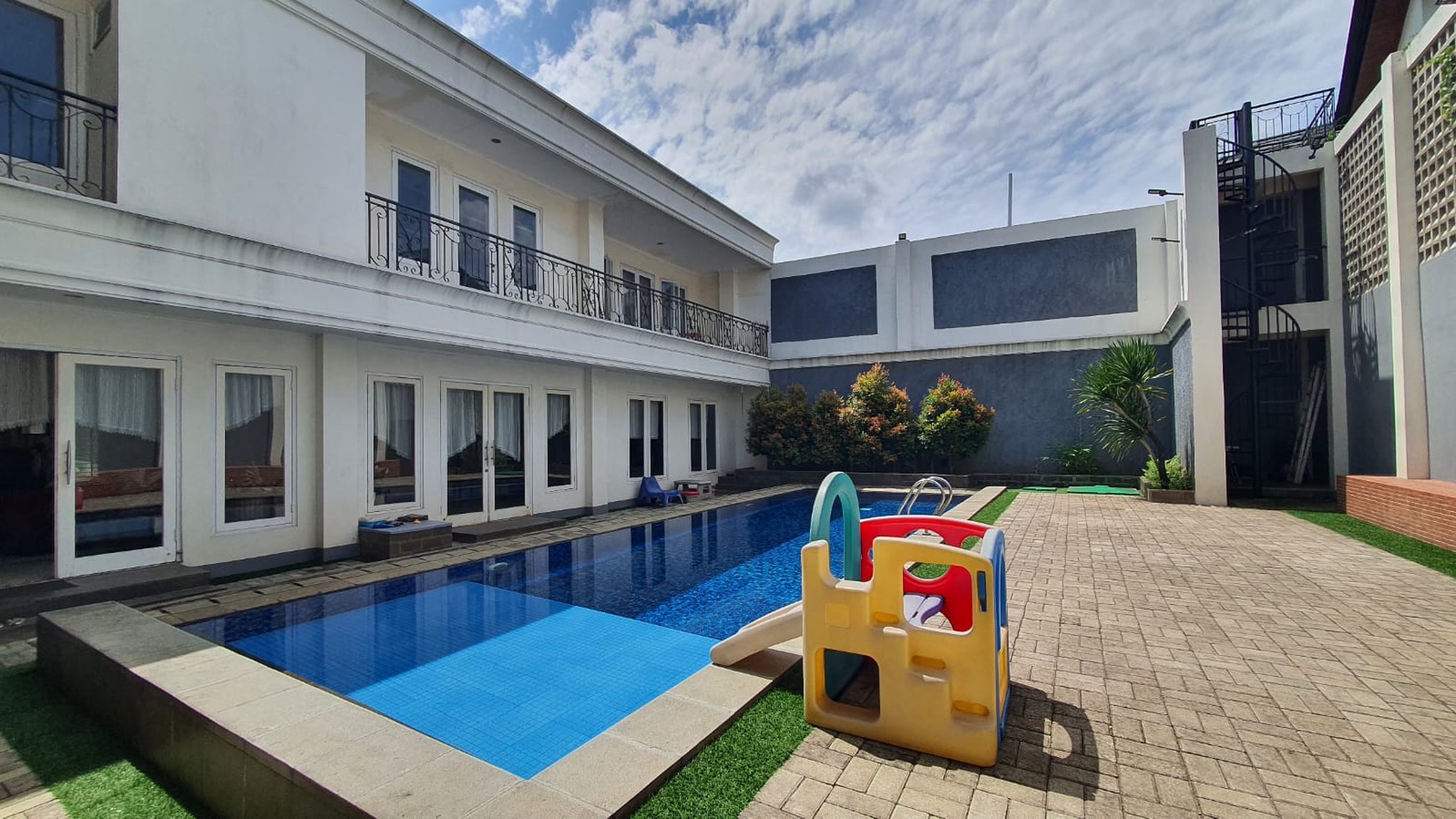 Rumah Hitung Tanah Area Cipete