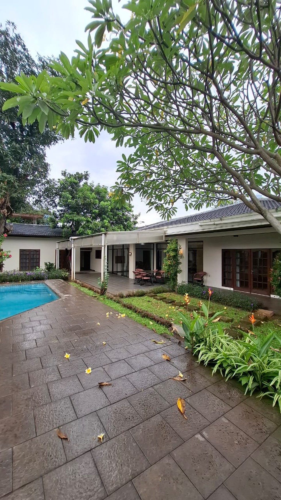 Rumah Hitung Tanah Area Cipete